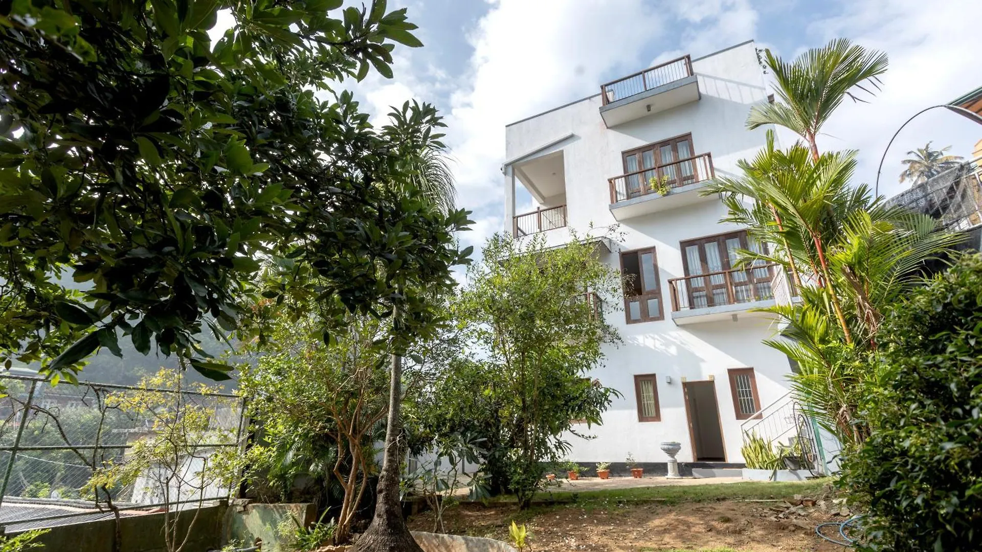 Urban Garden Vacation Rental Kandy Guest house